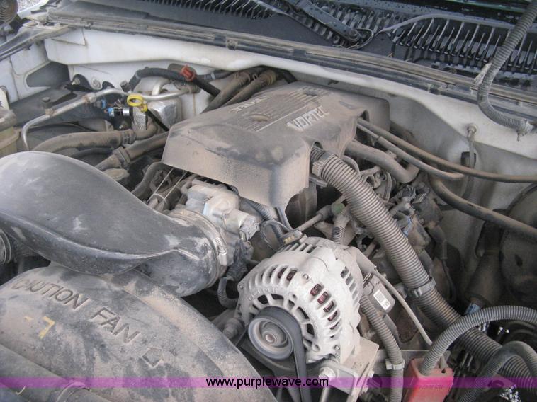 image for item D8472 2000 Chevrolet Silverado 1500 LS Ext. Cab pickup truck