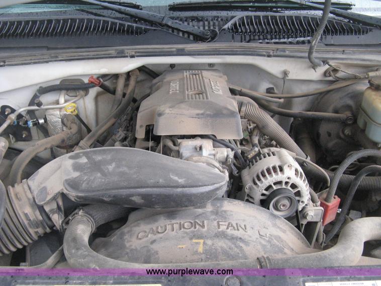 image for item D8472 2000 Chevrolet Silverado 1500 LS Ext. Cab pickup truck