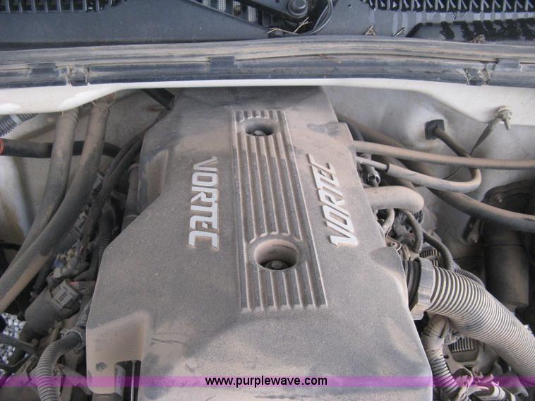 image for item D8472 2000 Chevrolet Silverado 1500 LS Ext. Cab pickup truck