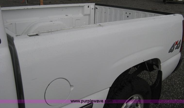 image for item D8472 2000 Chevrolet Silverado 1500 LS Ext. Cab pickup truck