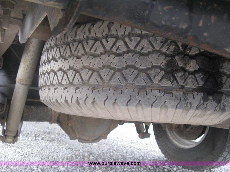 image for item D8472 2000 Chevrolet Silverado 1500 LS Ext. Cab pickup truck