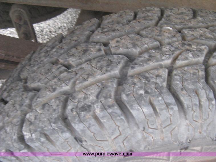 image for item D8472 2000 Chevrolet Silverado 1500 LS Ext. Cab pickup truck