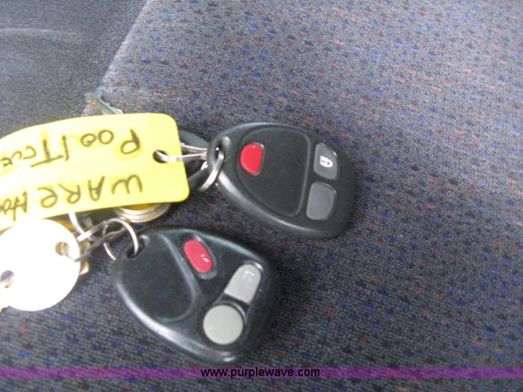 image for item D8472 2000 Chevrolet Silverado 1500 LS Ext. Cab pickup truck