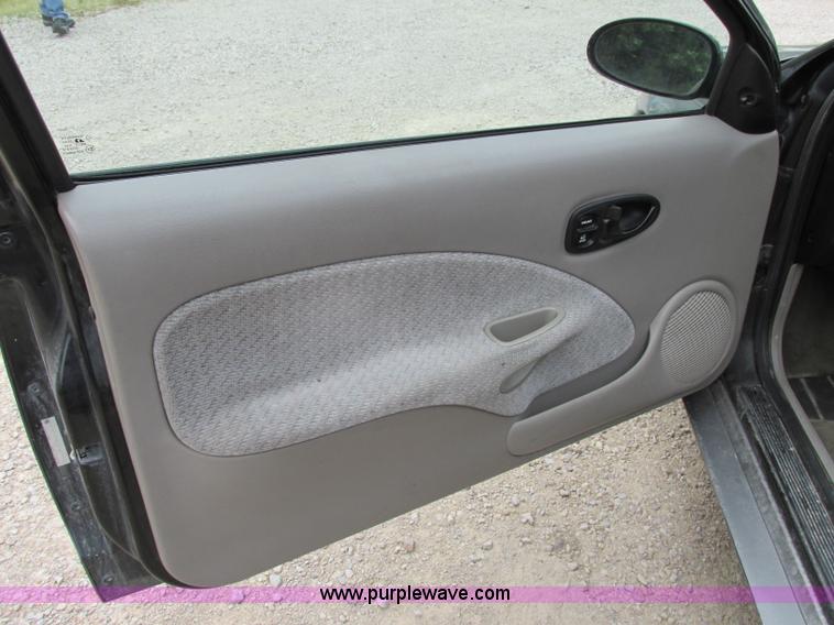 image for item F5149 1999 Saturn SC2