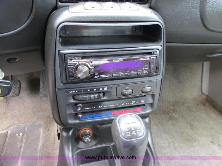 image for item F5149 1999 Saturn SC2