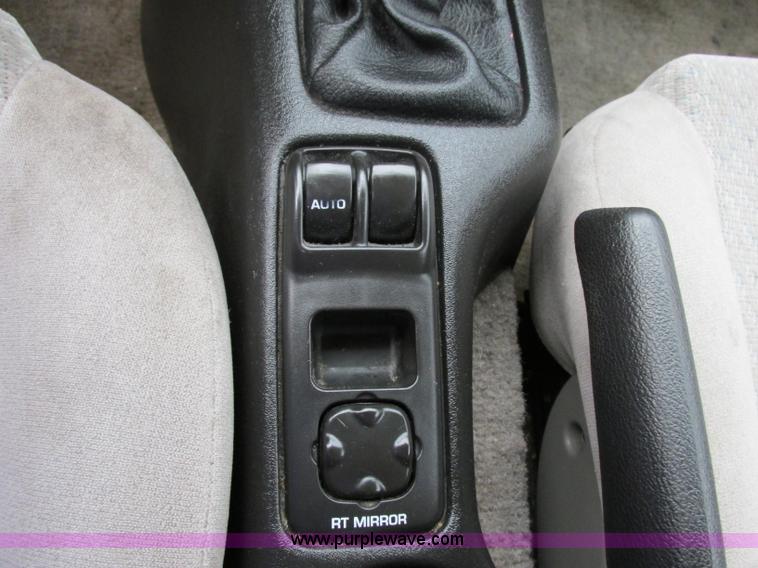 image for item F5149 1999 Saturn SC2