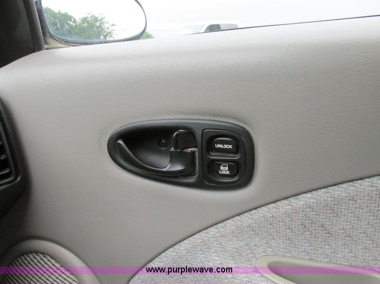 image for item F5149 1999 Saturn SC2