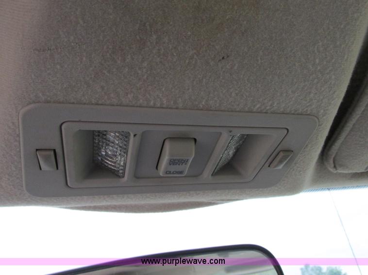 image for item F5149 1999 Saturn SC2