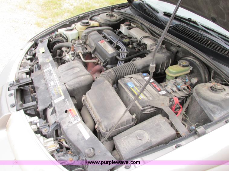 image for item F5149 1999 Saturn SC2