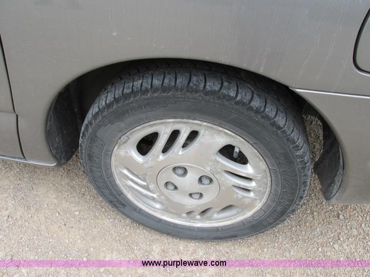 image for item F5149 1999 Saturn SC2