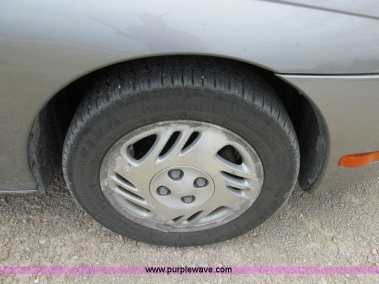 image for item F5149 1999 Saturn SC2