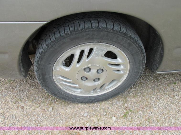 image for item F5149 1999 Saturn SC2