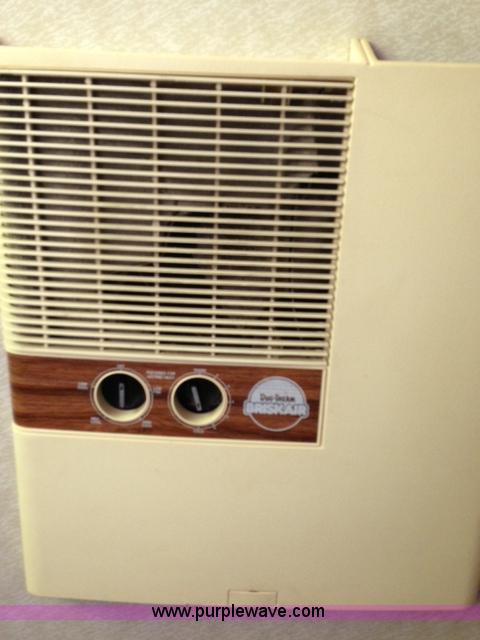 image for item F5172 1987 Fleetwood Prowler Lynx 25' camper