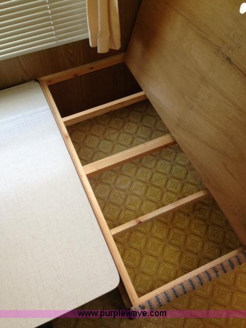 image for item F5172 1987 Fleetwood Prowler Lynx 25' camper