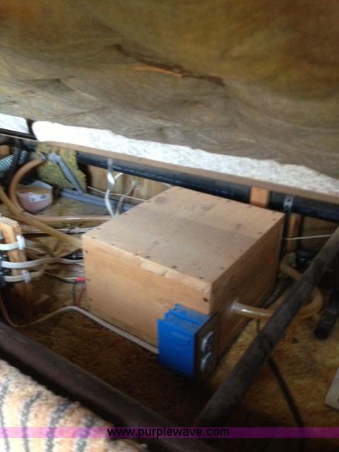 image for item F5172 1987 Fleetwood Prowler Lynx 25' camper