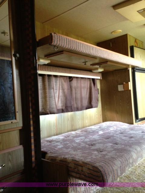 image for item F5172 1987 Fleetwood Prowler Lynx 25' camper