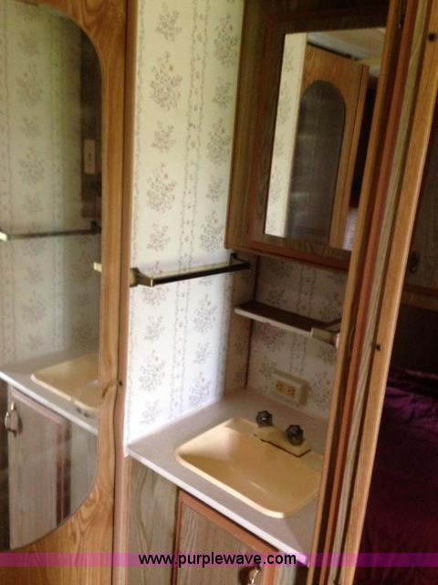 image for item F5172 1987 Fleetwood Prowler Lynx 25' camper