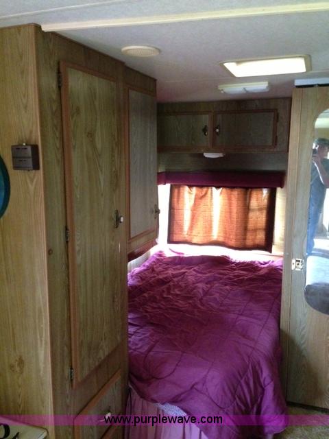 image for item F5172 1987 Fleetwood Prowler Lynx 25' camper