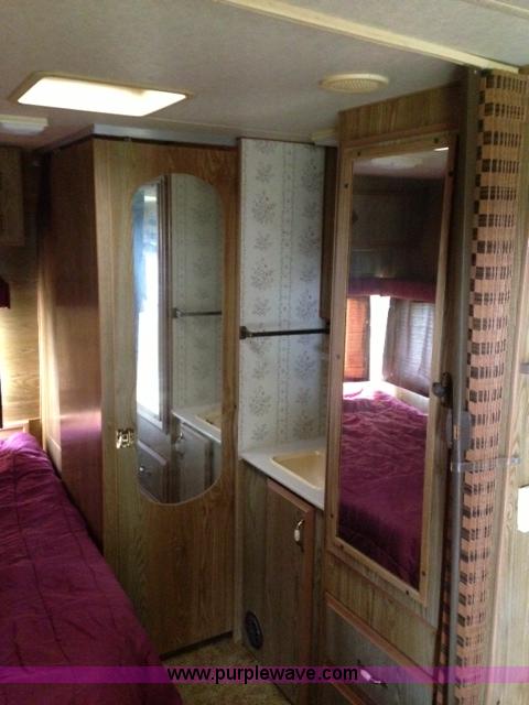 image for item F5172 1987 Fleetwood Prowler Lynx 25' camper