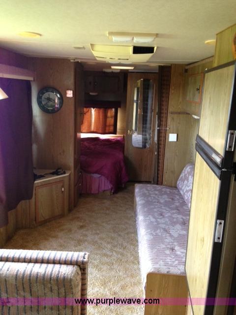 image for item F5172 1987 Fleetwood Prowler Lynx 25' camper