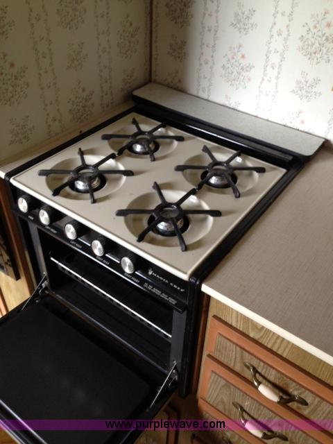 image for item F5172 1987 Fleetwood Prowler Lynx 25' camper