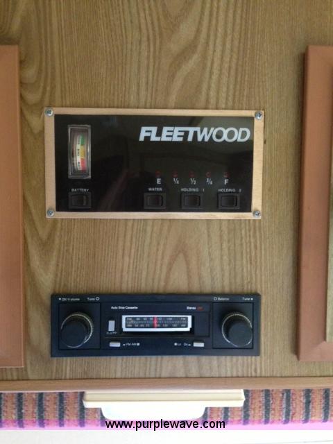 image for item F5172 1987 Fleetwood Prowler Lynx 25' camper