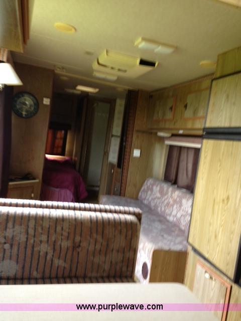 image for item F5172 1987 Fleetwood Prowler Lynx 25' camper