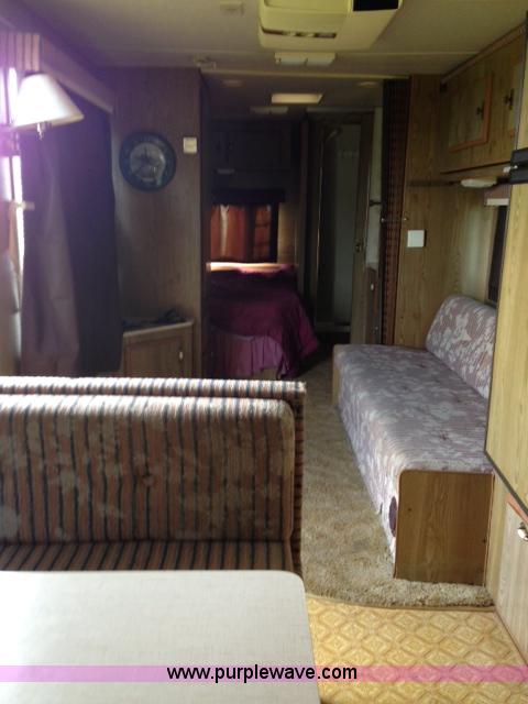 image for item F5172 1987 Fleetwood Prowler Lynx 25' camper