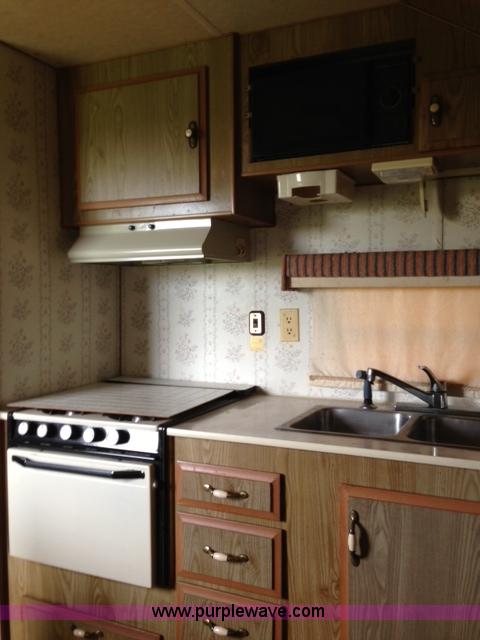 image for item F5172 1987 Fleetwood Prowler Lynx 25' camper