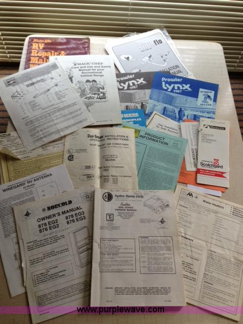 image for item F5172 1987 Fleetwood Prowler Lynx 25' camper