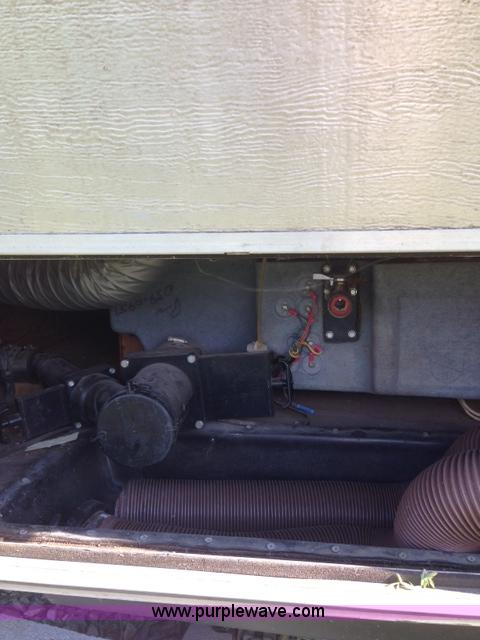 image for item F5172 1987 Fleetwood Prowler Lynx 25' camper