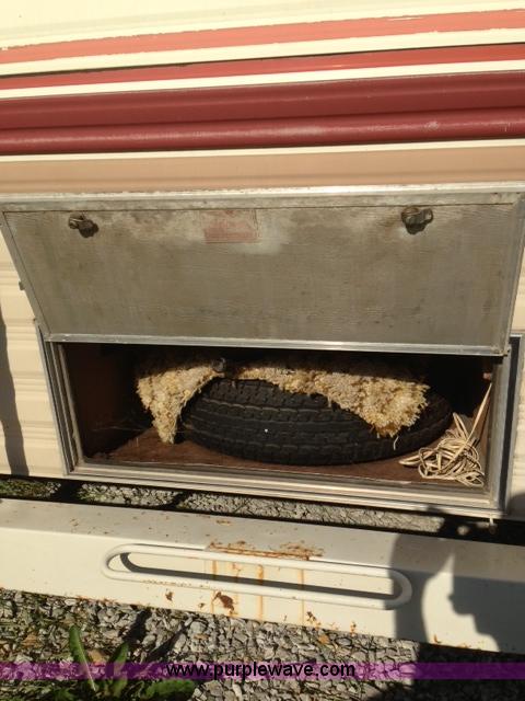 image for item F5172 1987 Fleetwood Prowler Lynx 25' camper