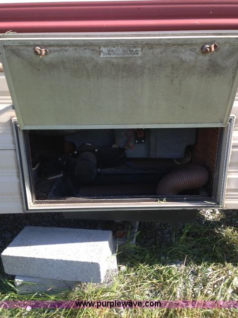 image for item F5172 1987 Fleetwood Prowler Lynx 25' camper