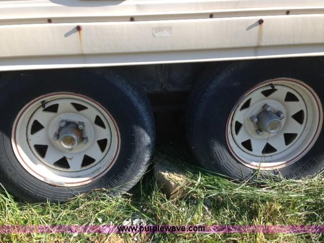 image for item F5172 1987 Fleetwood Prowler Lynx 25' camper