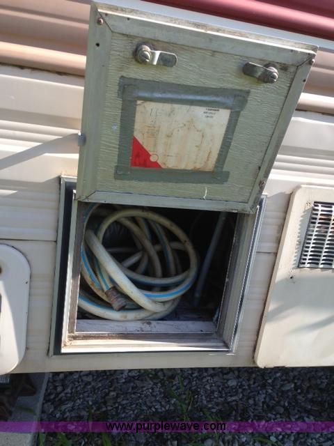 image for item F5172 1987 Fleetwood Prowler Lynx 25' camper