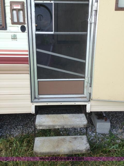 image for item F5172 1987 Fleetwood Prowler Lynx 25' camper