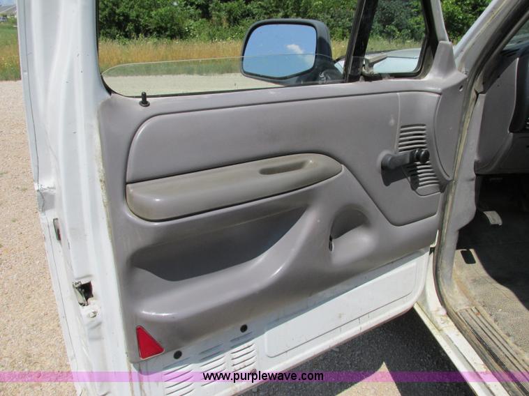 image for item F5173 1996 Ford F250 XL HD pickup truck