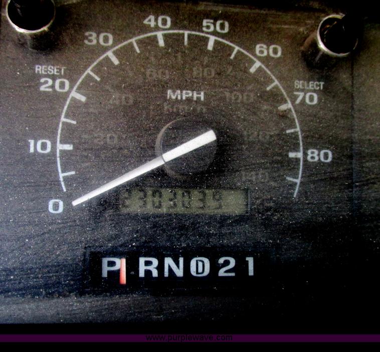 image for item F5173 1996 Ford F250 XL HD pickup truck