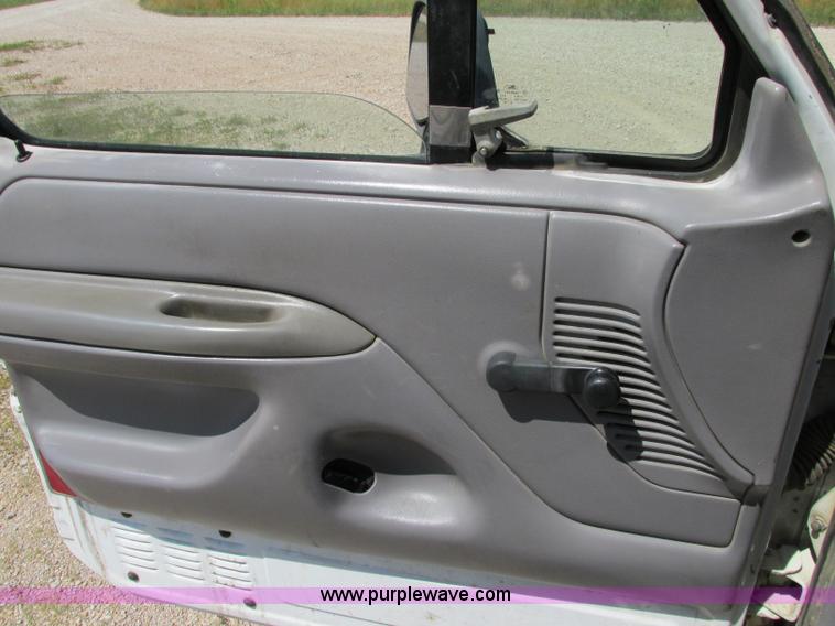 image for item F5173 1996 Ford F250 XL HD pickup truck