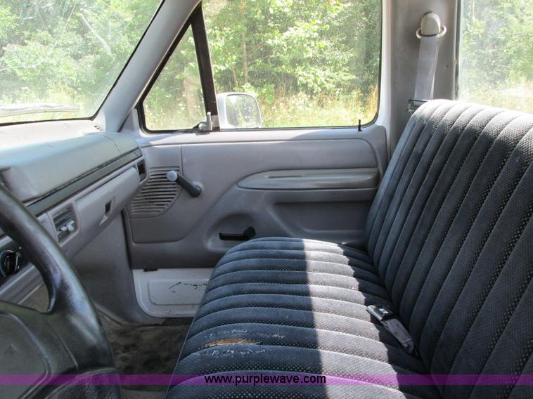 image for item F5173 1996 Ford F250 XL HD pickup truck