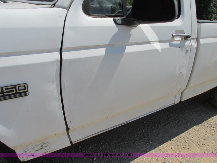 image for item F5173 1996 Ford F250 XL HD pickup truck