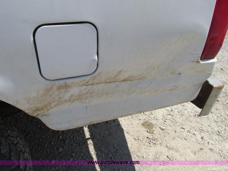 image for item F5173 1996 Ford F250 XL HD pickup truck