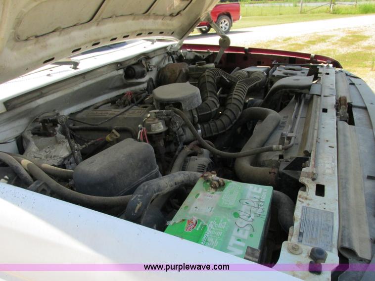 image for item F5173 1996 Ford F250 XL HD pickup truck