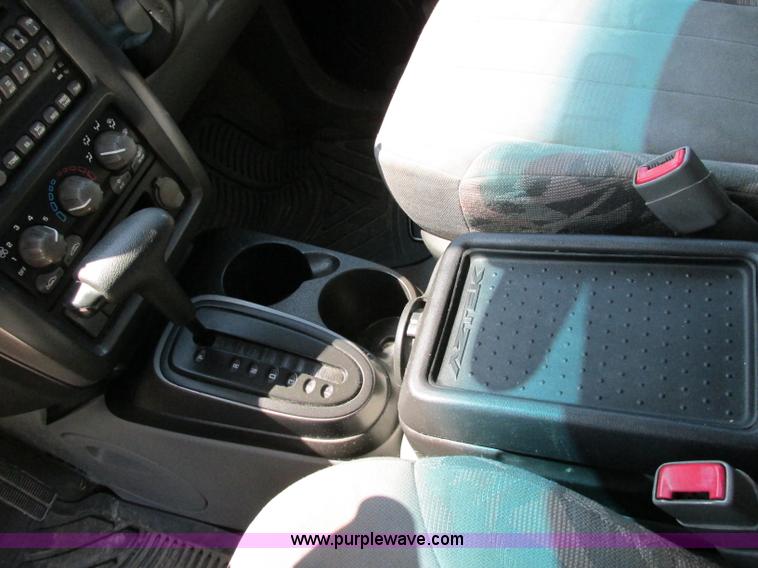 image for item F5174 2003 Pontiac Aztek SUV