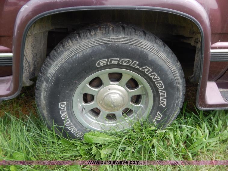 image for item G3315 1997 Chevrolet Suburban 1500 SUV