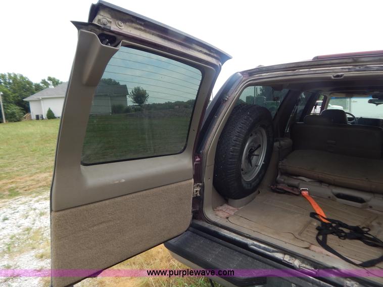 image for item G3315 1997 Chevrolet Suburban 1500 SUV