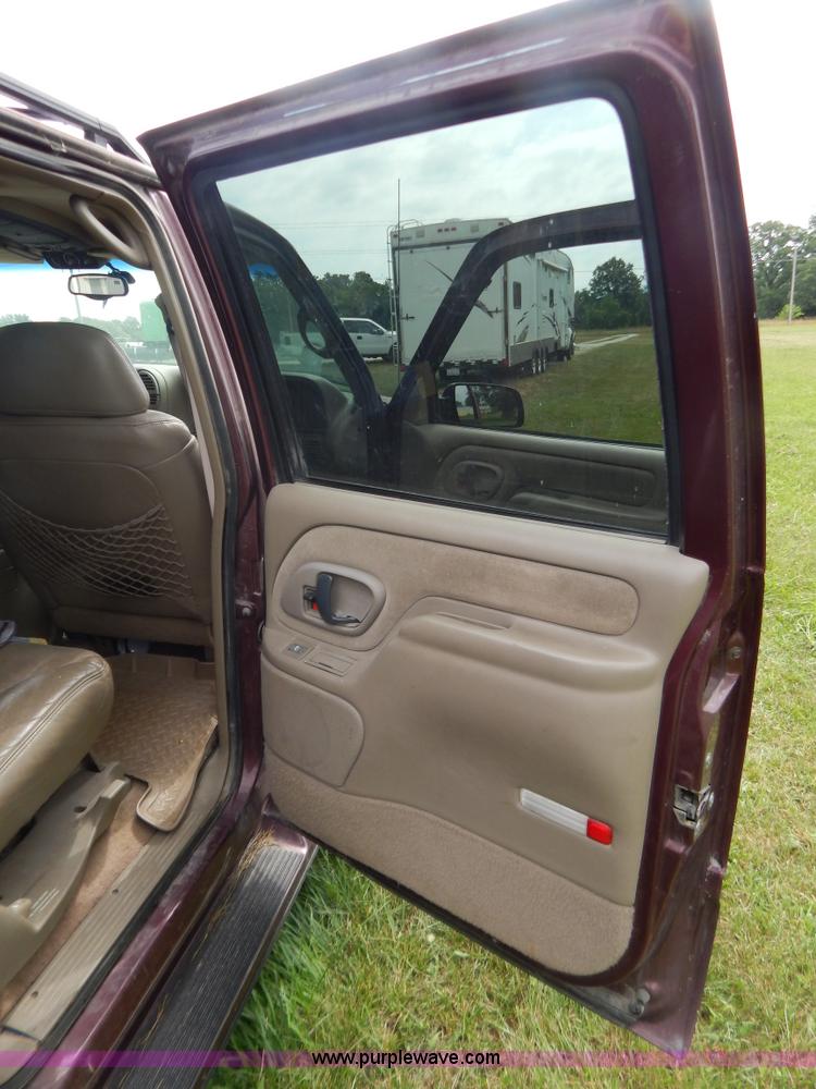 image for item G3315 1997 Chevrolet Suburban 1500 SUV
