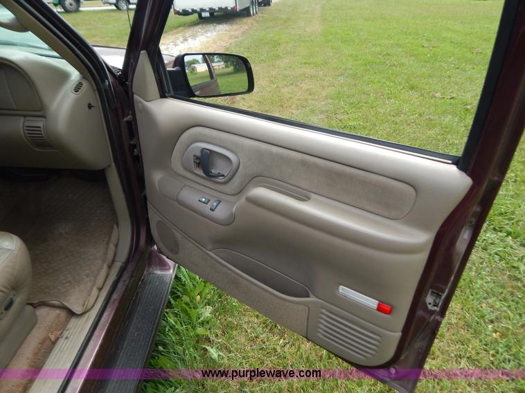 image for item G3315 1997 Chevrolet Suburban 1500 SUV