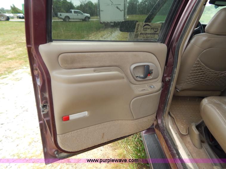 image for item G3315 1997 Chevrolet Suburban 1500 SUV