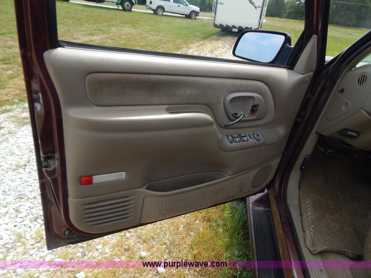 image for item G3315 1997 Chevrolet Suburban 1500 SUV